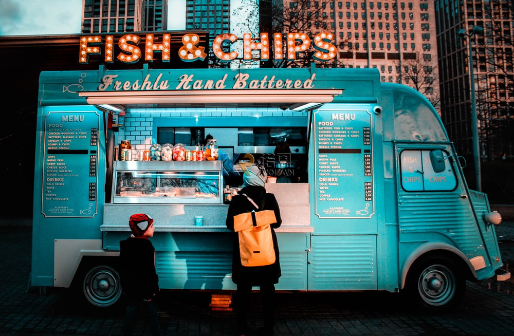شاحنة الآيس كريم الكهربائية عر - مراجعة Food Truck With Snacks وسعره